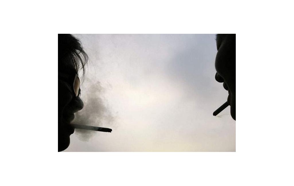 Waspada! Rokok Bisa Rusak Percintaan Anda