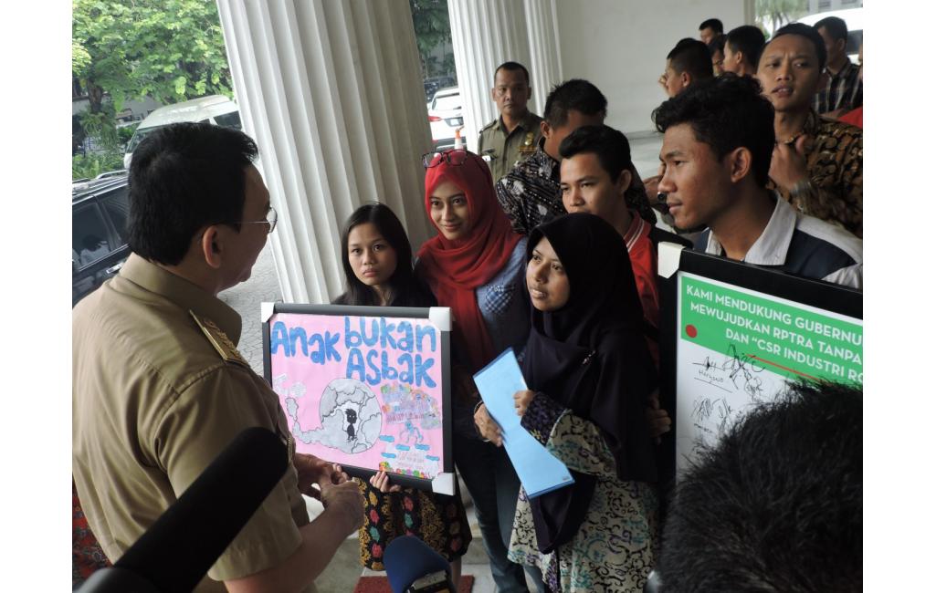 Ahok Tolak Turunkan Papan Nama Sponsor RPTRA