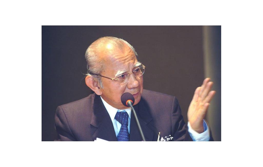 Emil Salim: Industri Rokok Sasar Anak Muda