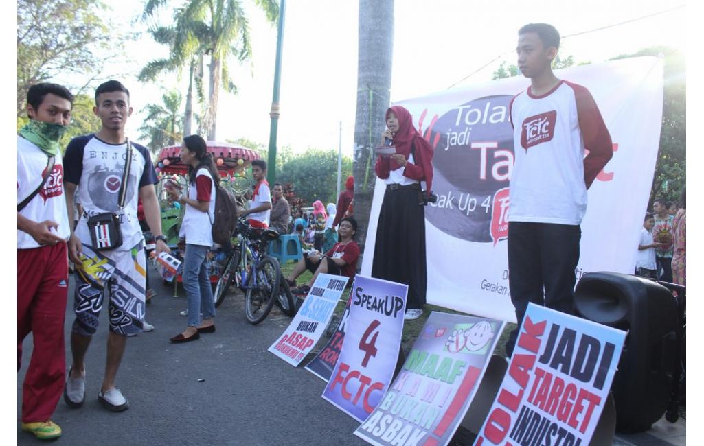 Aksi Gerakan Muda FCTC Mataram